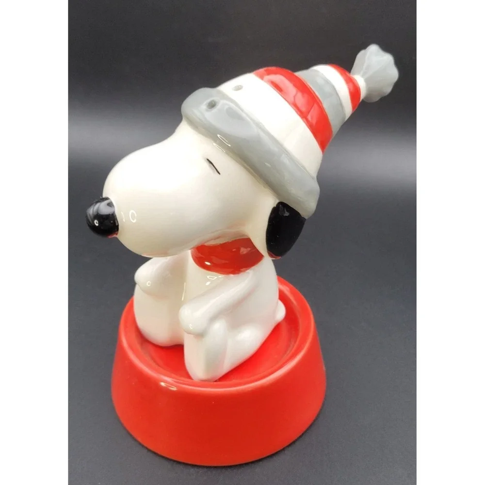 Hallmark Snoopy Salt & Pepper Shaker Set Christmas 2013 Peanuts Winter Dog Bowl